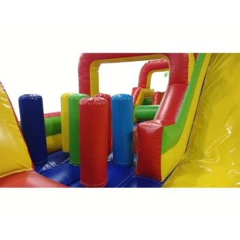 Dmuchany Tor Przeszkód z Ślizgawką 9x4x4,5 m – Profesjonalna Atrakcja dla Dzieci